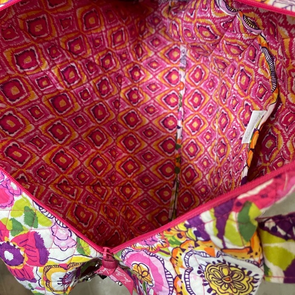 VERA BRADLEY MEDIUM DUFFEL BAG - Picture 5 of 6